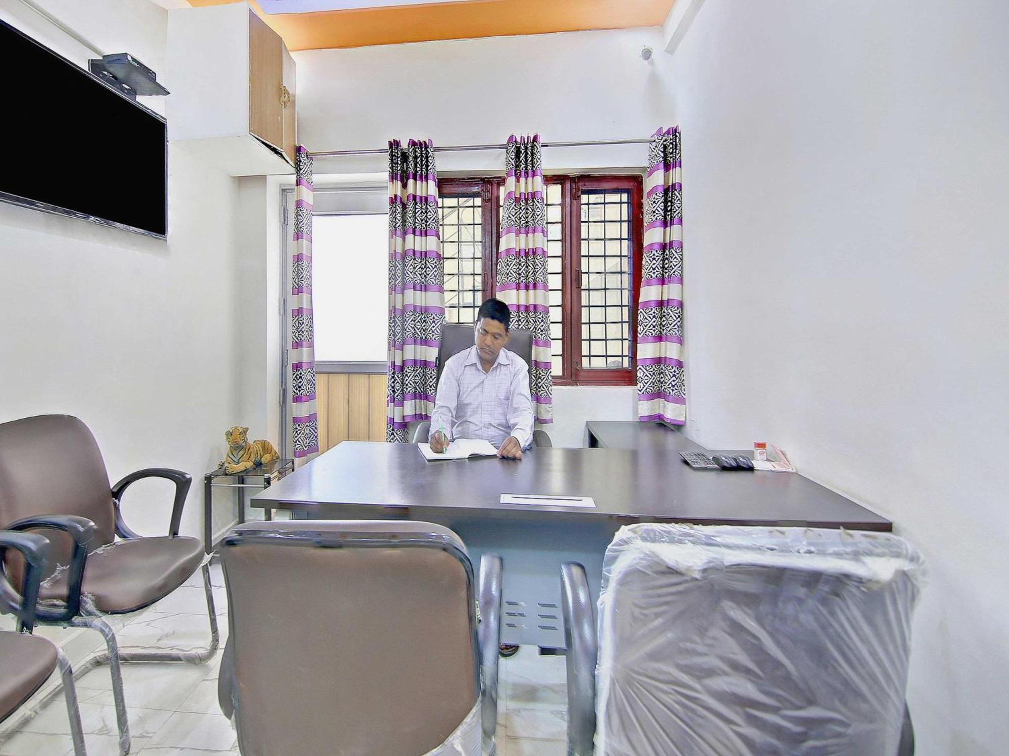 OYO Home 78802 Balaji Bhawan Jhajra Bagian luar foto