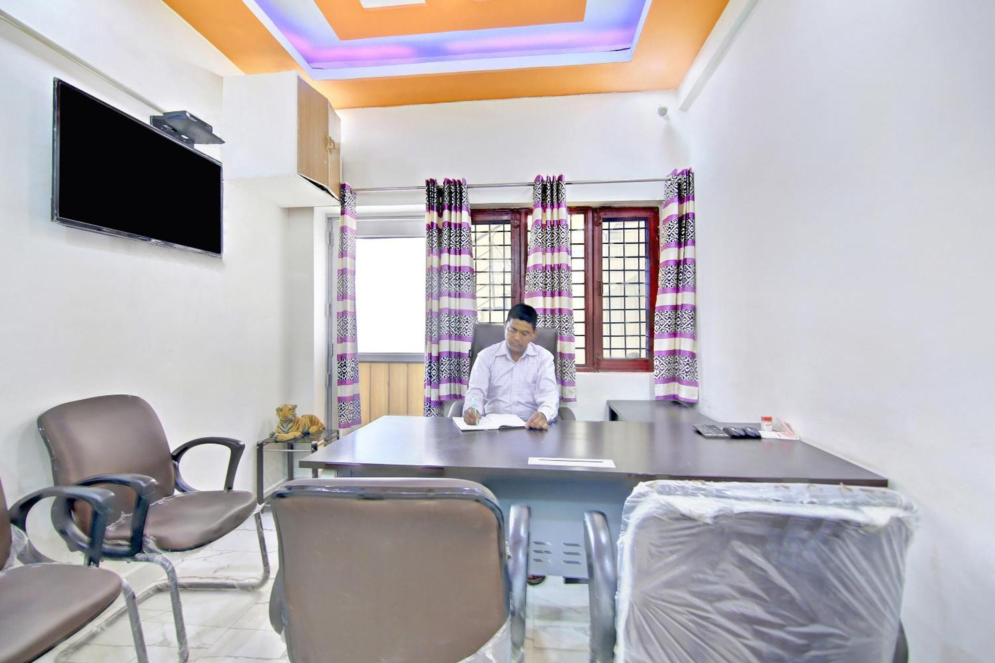 OYO Home 78802 Balaji Bhawan Jhajra Bagian luar foto