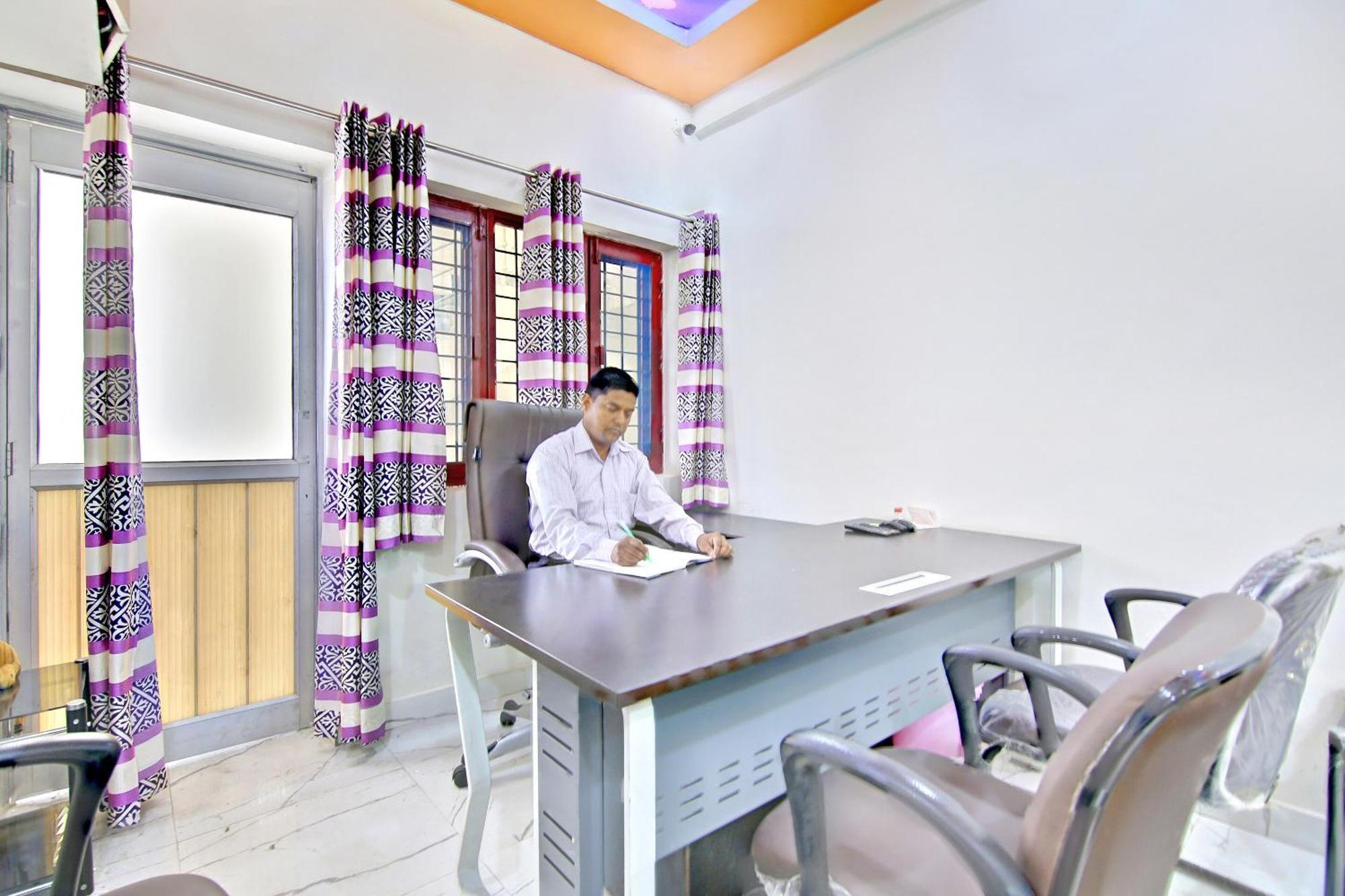OYO Home 78802 Balaji Bhawan Jhajra Bagian luar foto